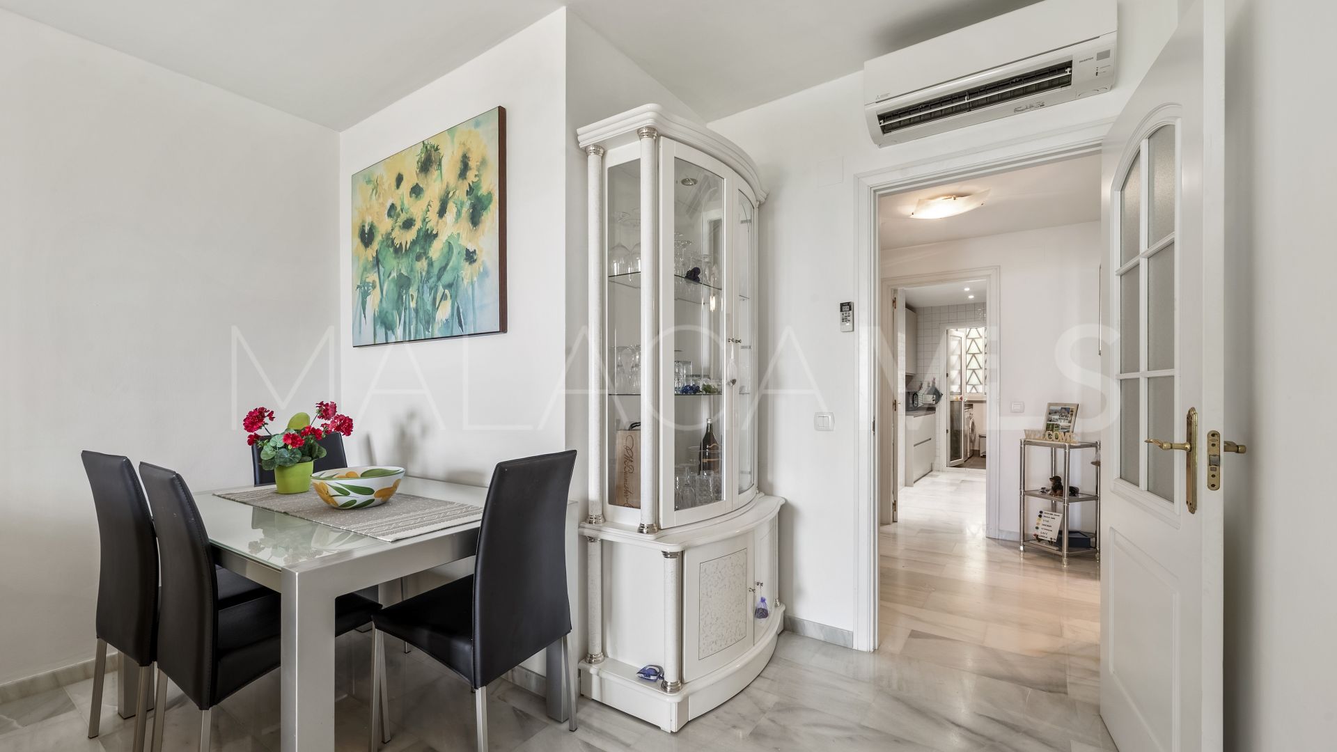 Buy apartamento planta baja in Calahonda de 3 bedrooms