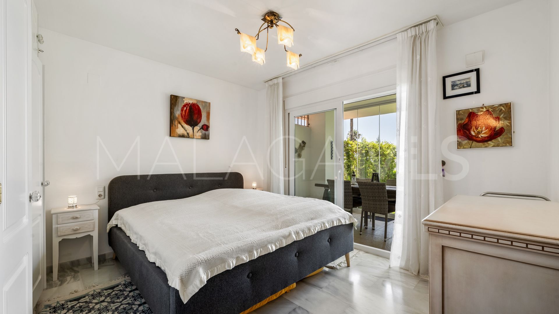 Buy apartamento planta baja in Calahonda de 3 bedrooms