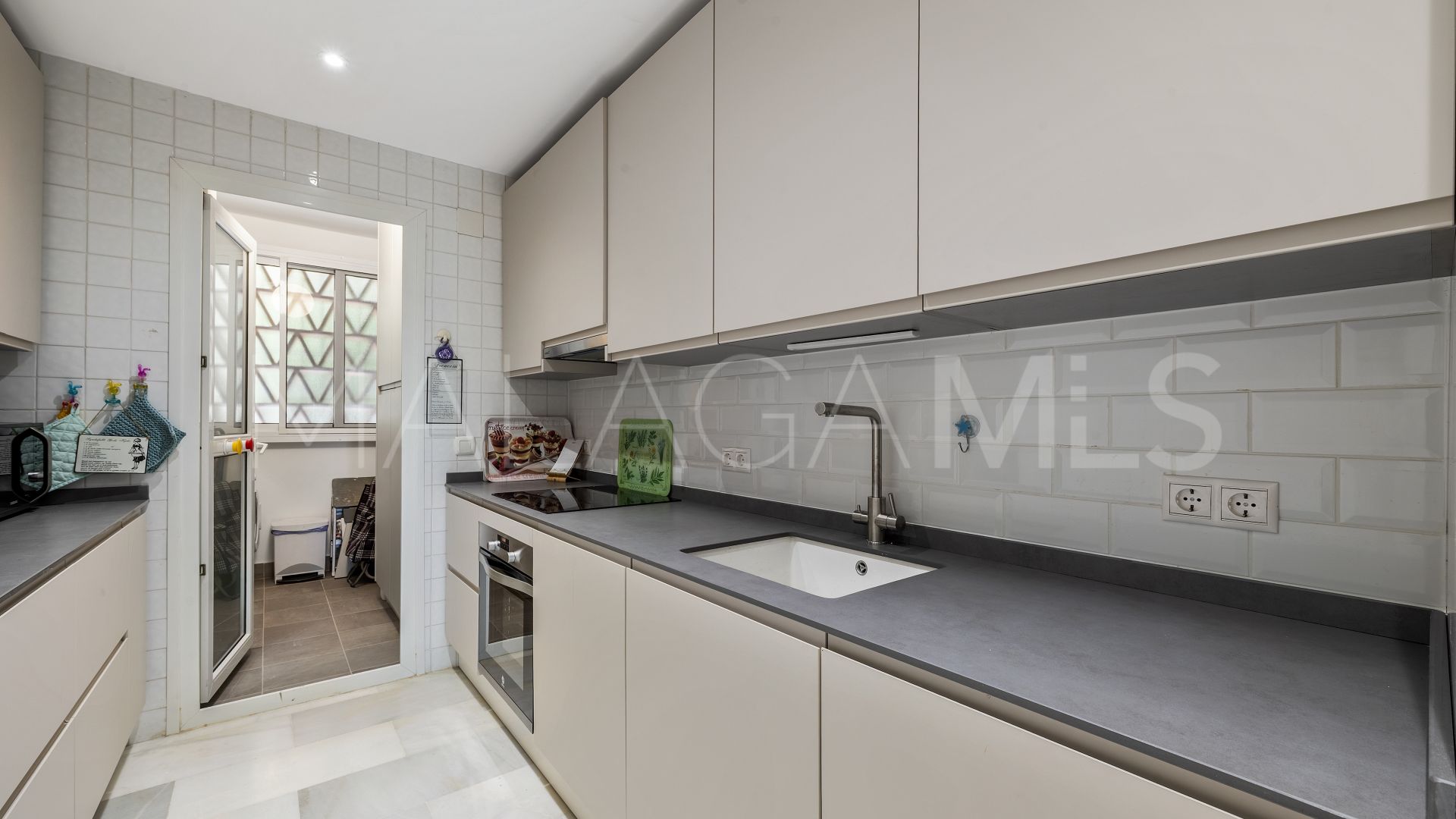 Buy apartamento planta baja in Calahonda de 3 bedrooms