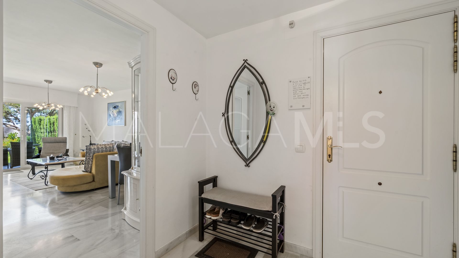 Buy apartamento planta baja in Calahonda de 3 bedrooms