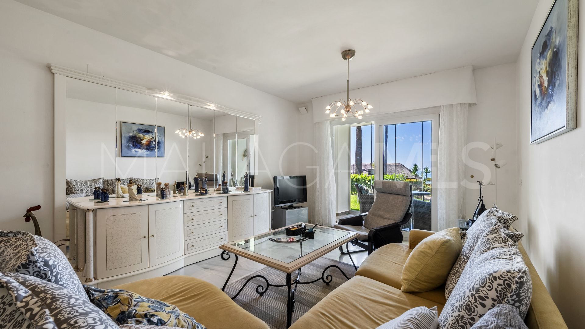 Buy apartamento planta baja in Calahonda de 3 bedrooms