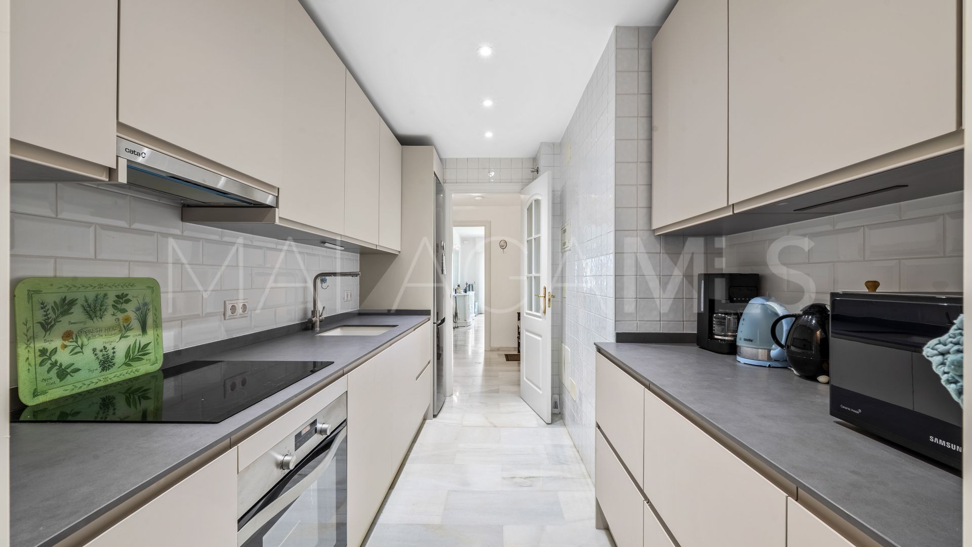 Buy apartamento planta baja in Calahonda de 3 bedrooms