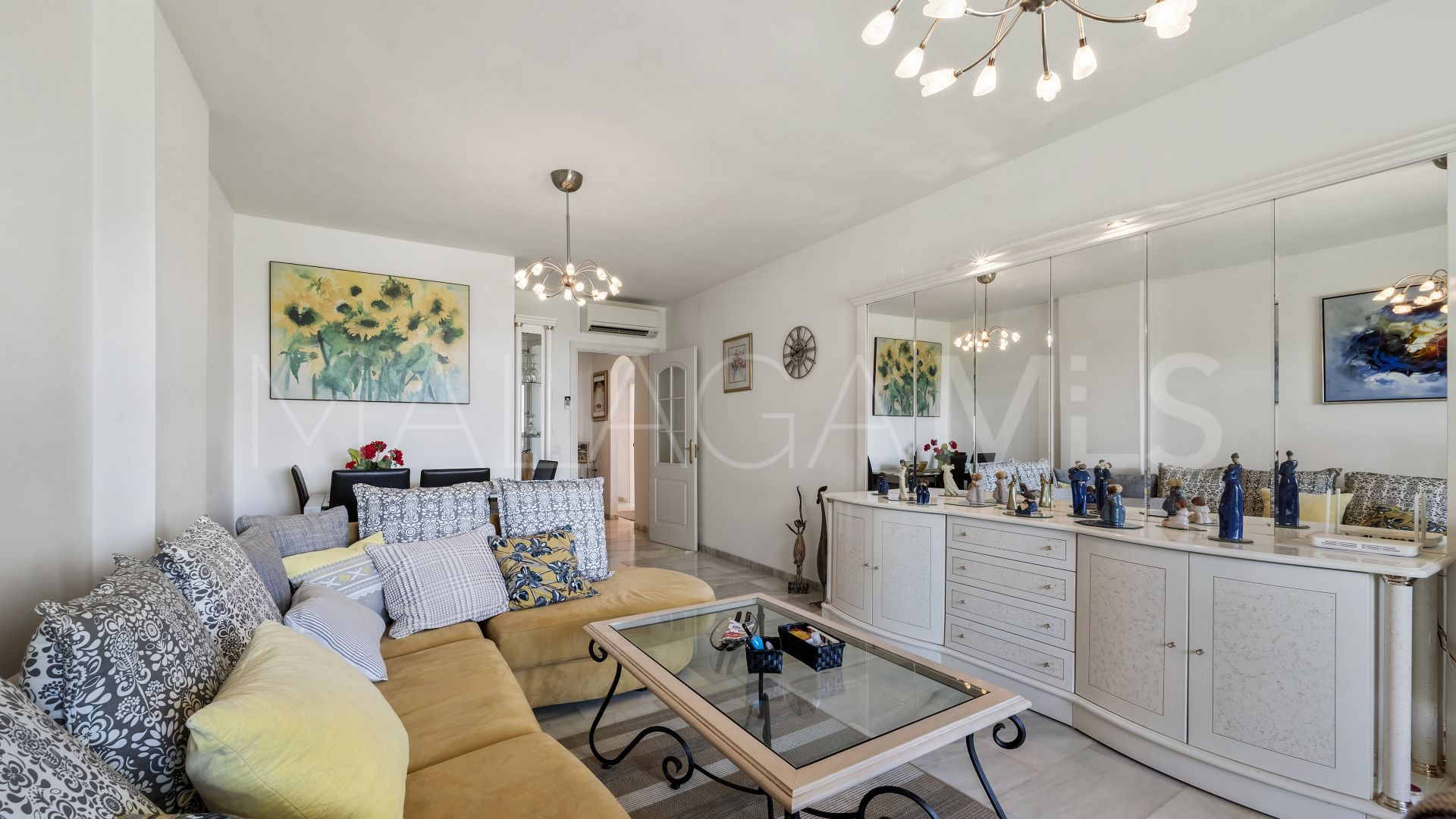 Buy apartamento planta baja in Calahonda de 3 bedrooms