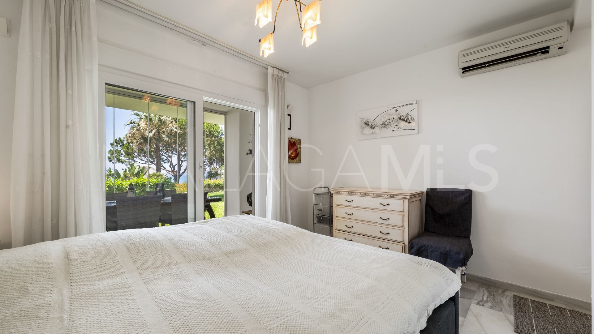 Buy apartamento planta baja in Calahonda de 3 bedrooms