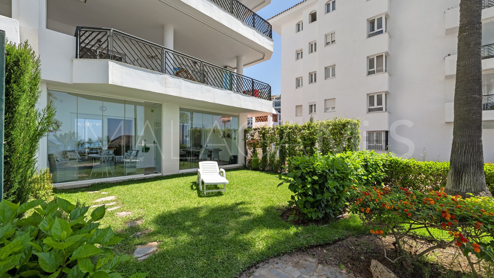 Buy apartamento planta baja in Calahonda de 3 bedrooms