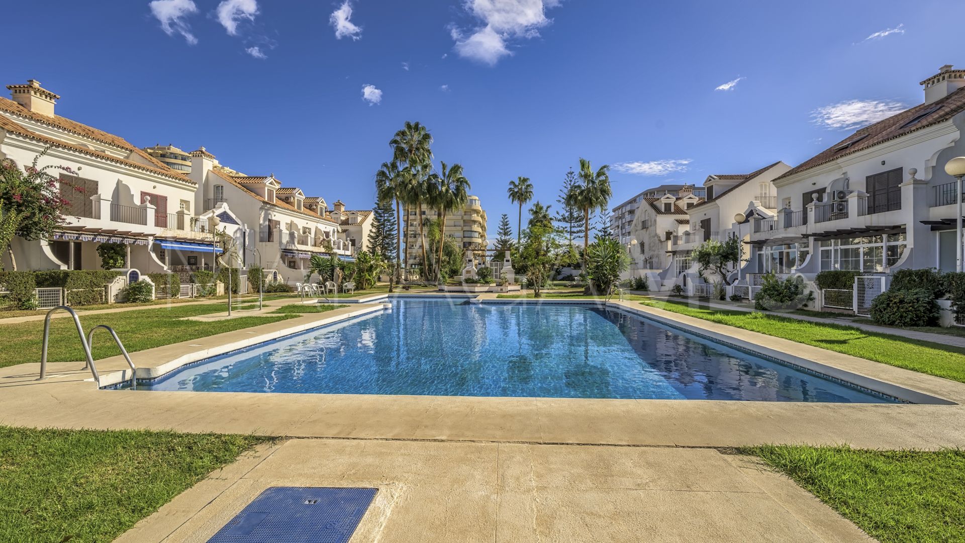 Buy adosado in El Castillo de 3 bedrooms