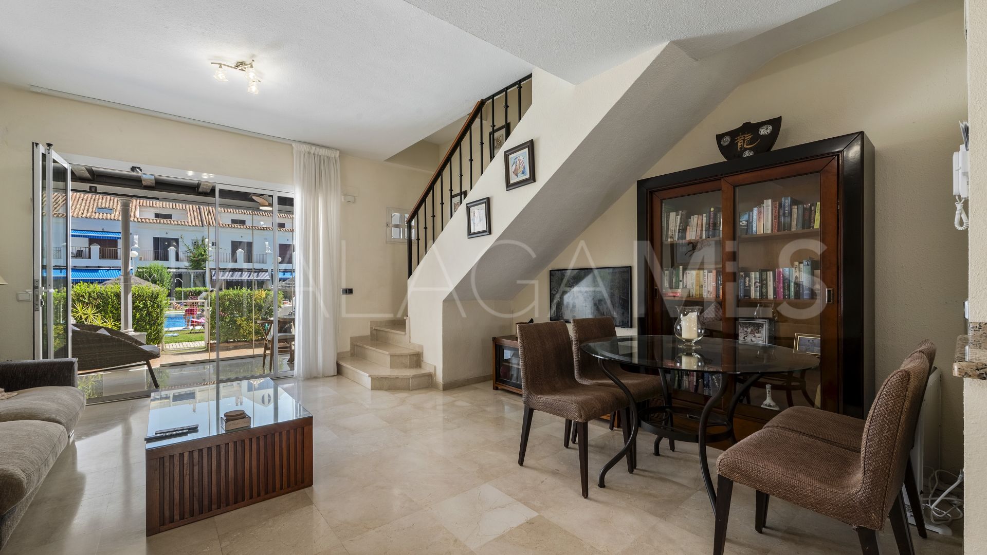 Buy adosado in El Castillo de 3 bedrooms