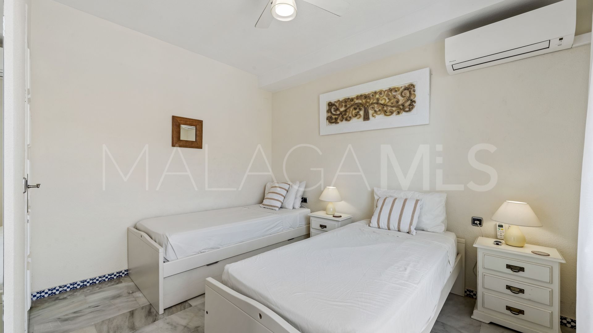 Buy adosado in El Castillo de 3 bedrooms