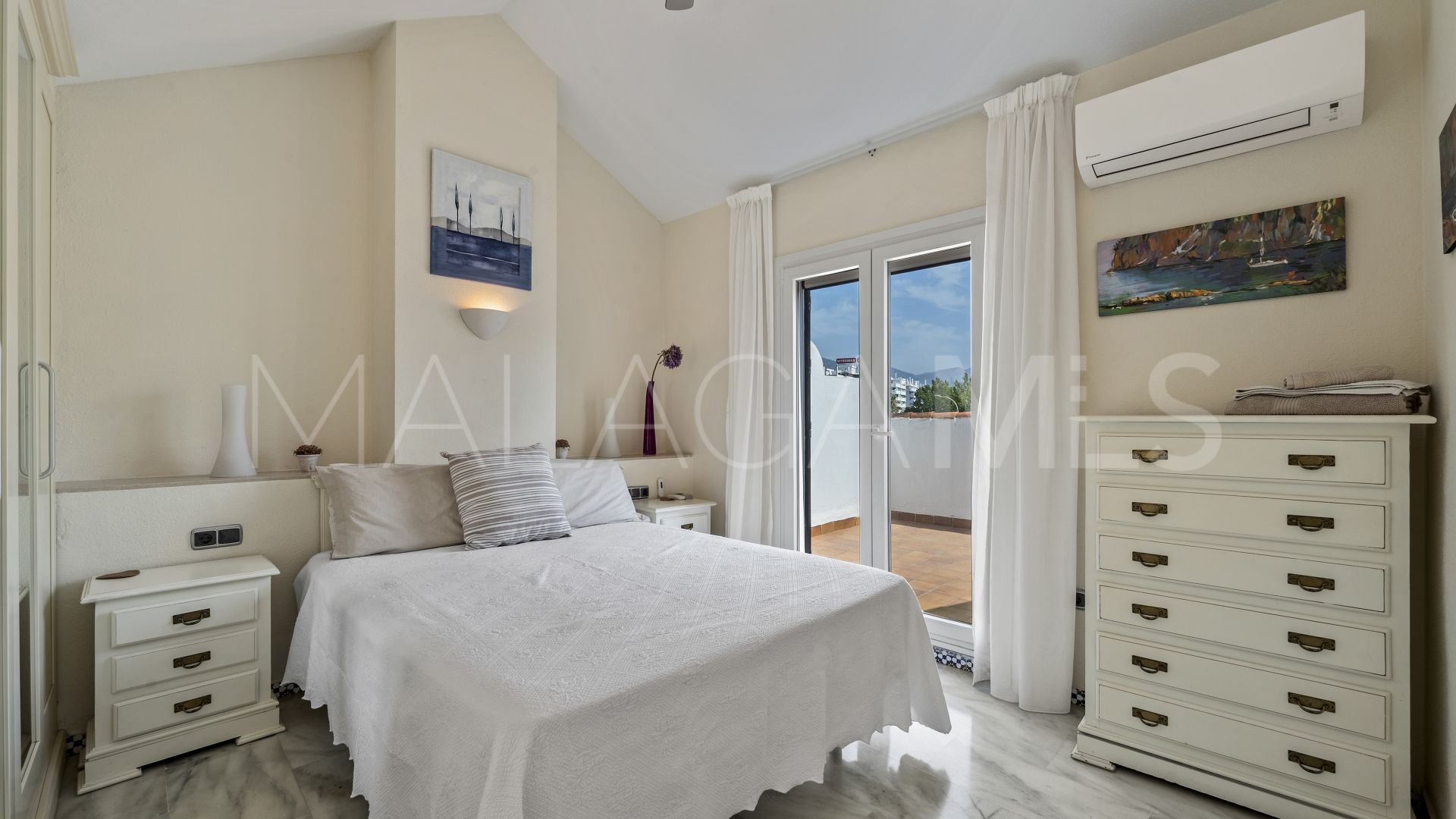 Buy adosado in El Castillo de 3 bedrooms