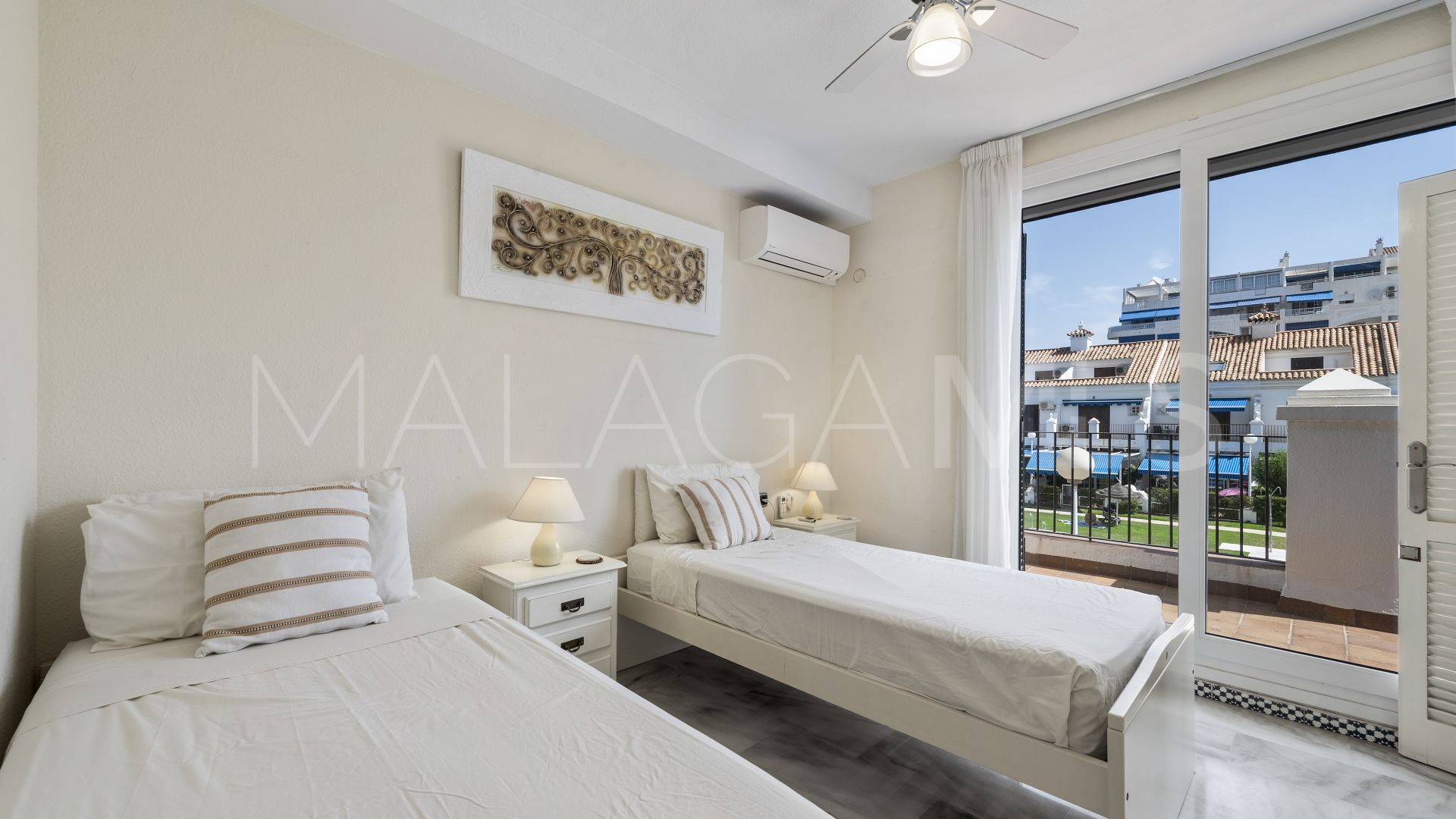 Buy adosado in El Castillo de 3 bedrooms