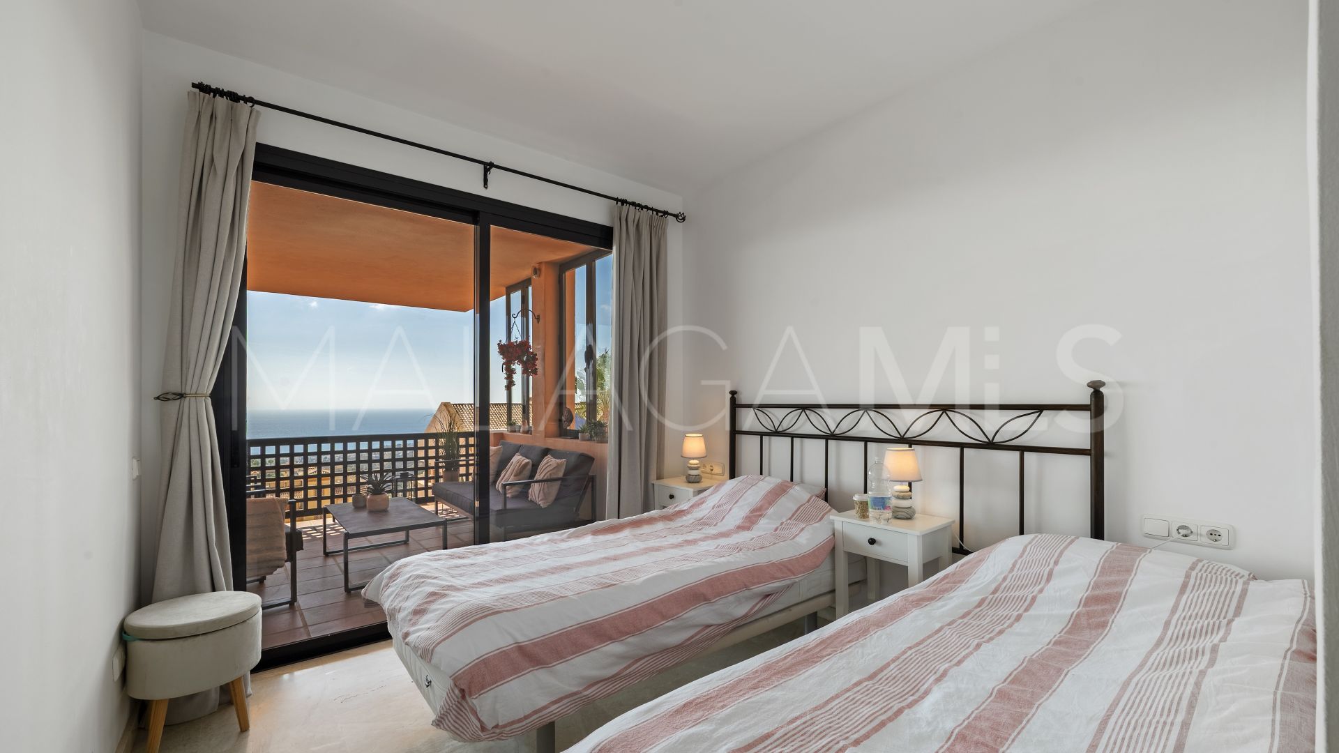 Buy duplex penthouse with 3 bedrooms in Calahonda