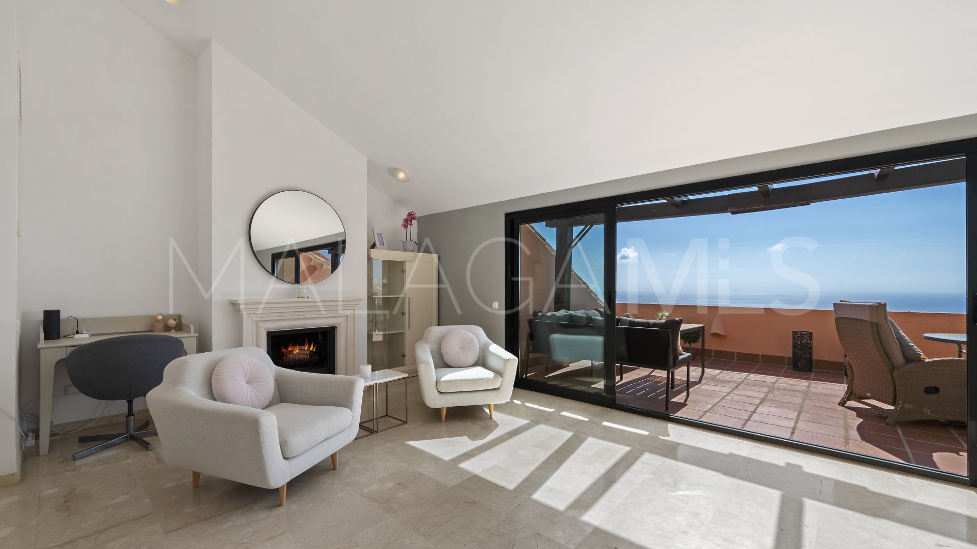 Buy duplex penthouse with 3 bedrooms in Calahonda