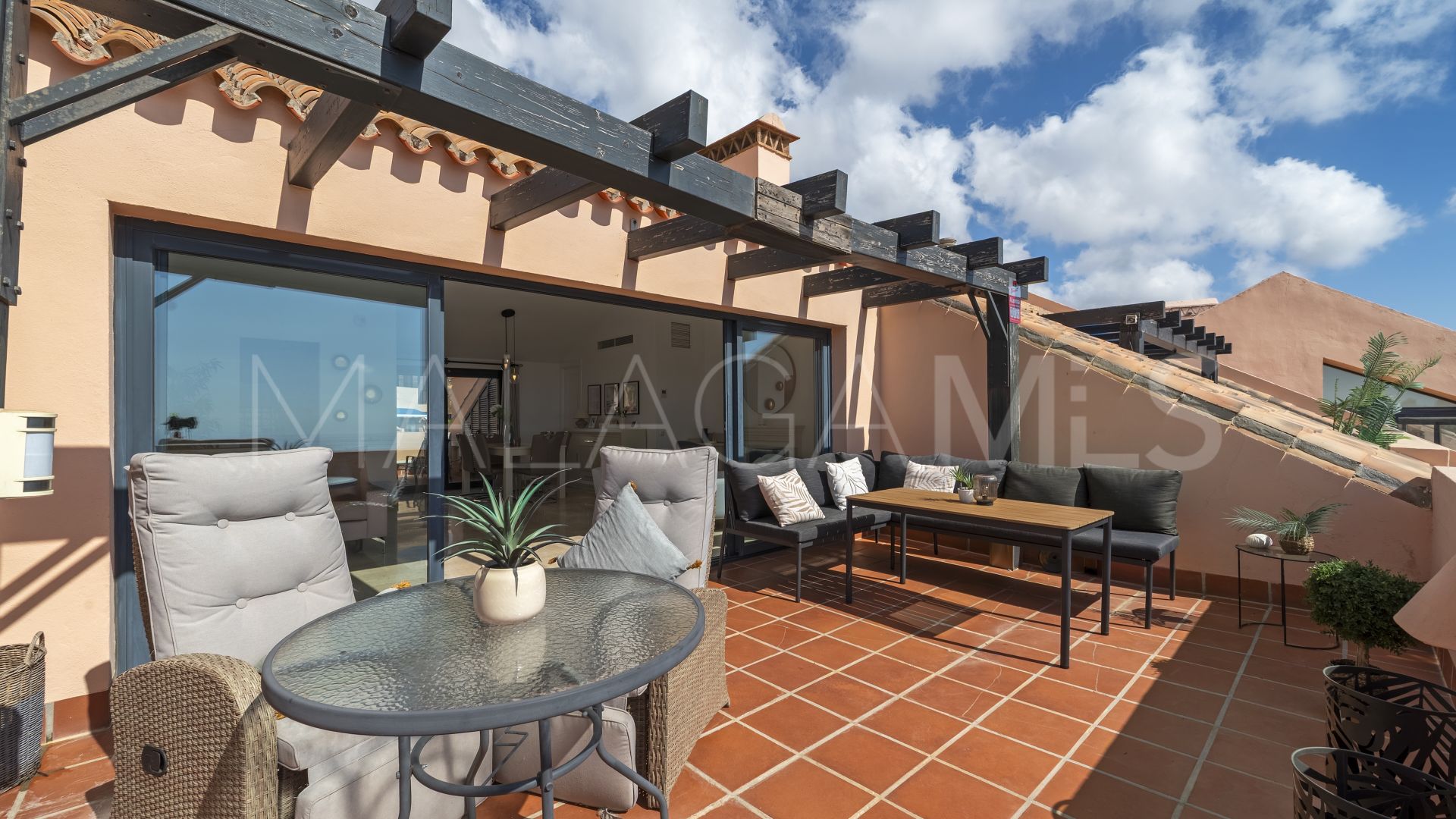 Buy duplex penthouse with 3 bedrooms in Calahonda