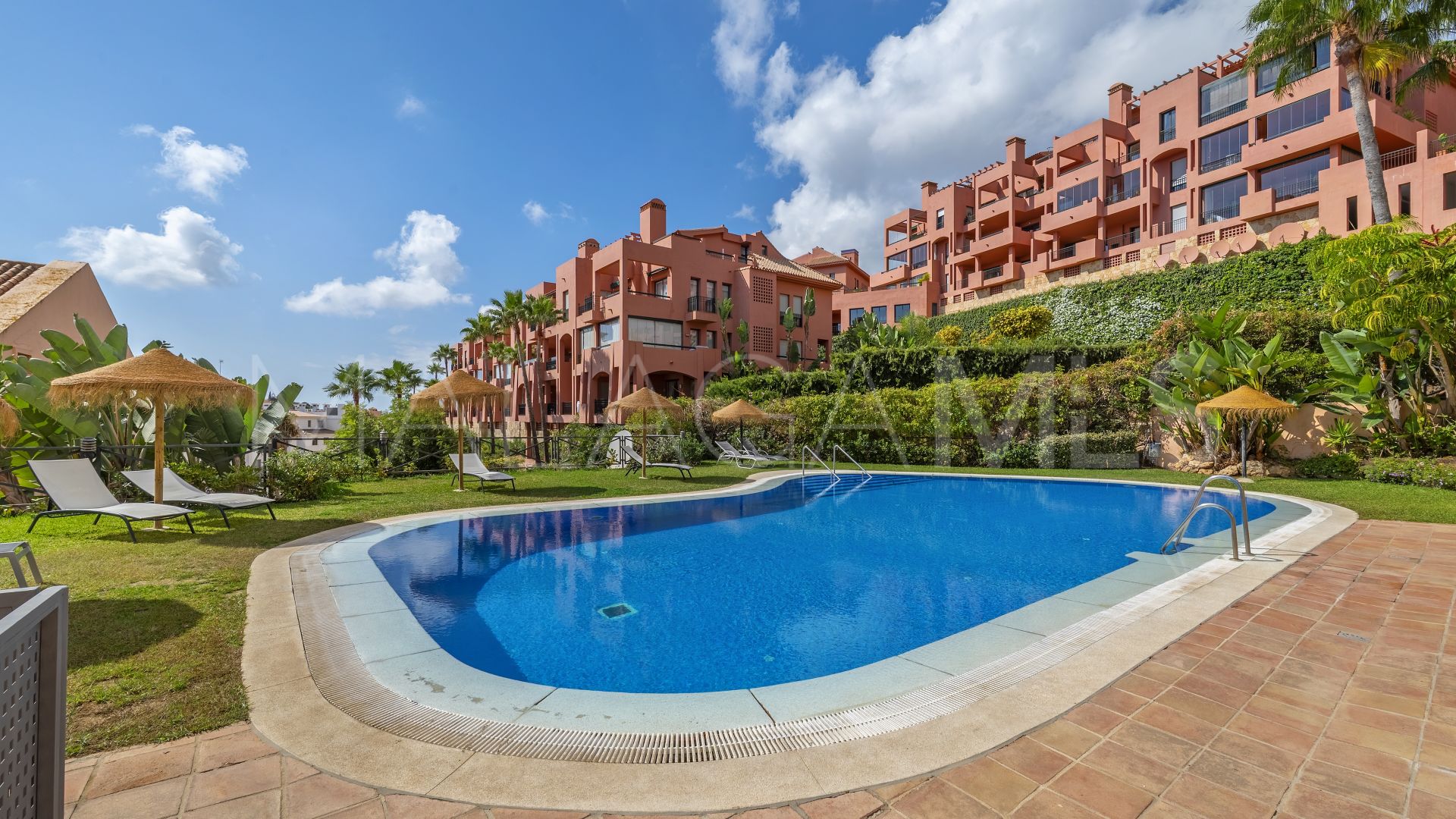 Buy duplex penthouse with 3 bedrooms in Calahonda