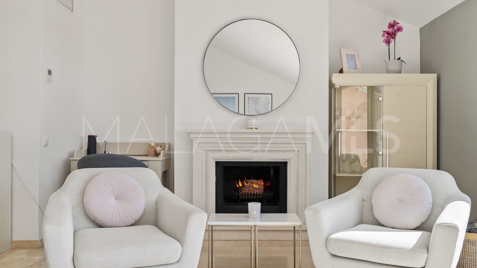 Buy duplex penthouse with 3 bedrooms in Calahonda