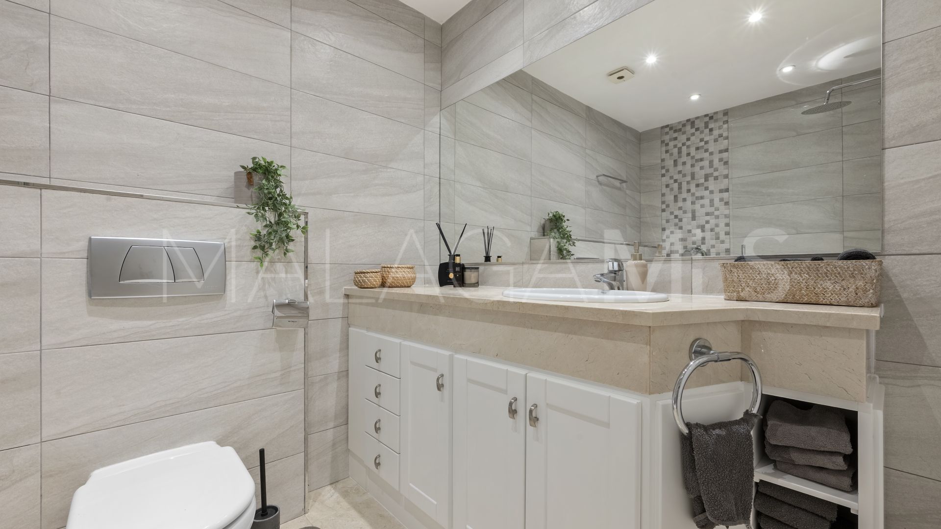 Buy duplex penthouse with 3 bedrooms in Calahonda