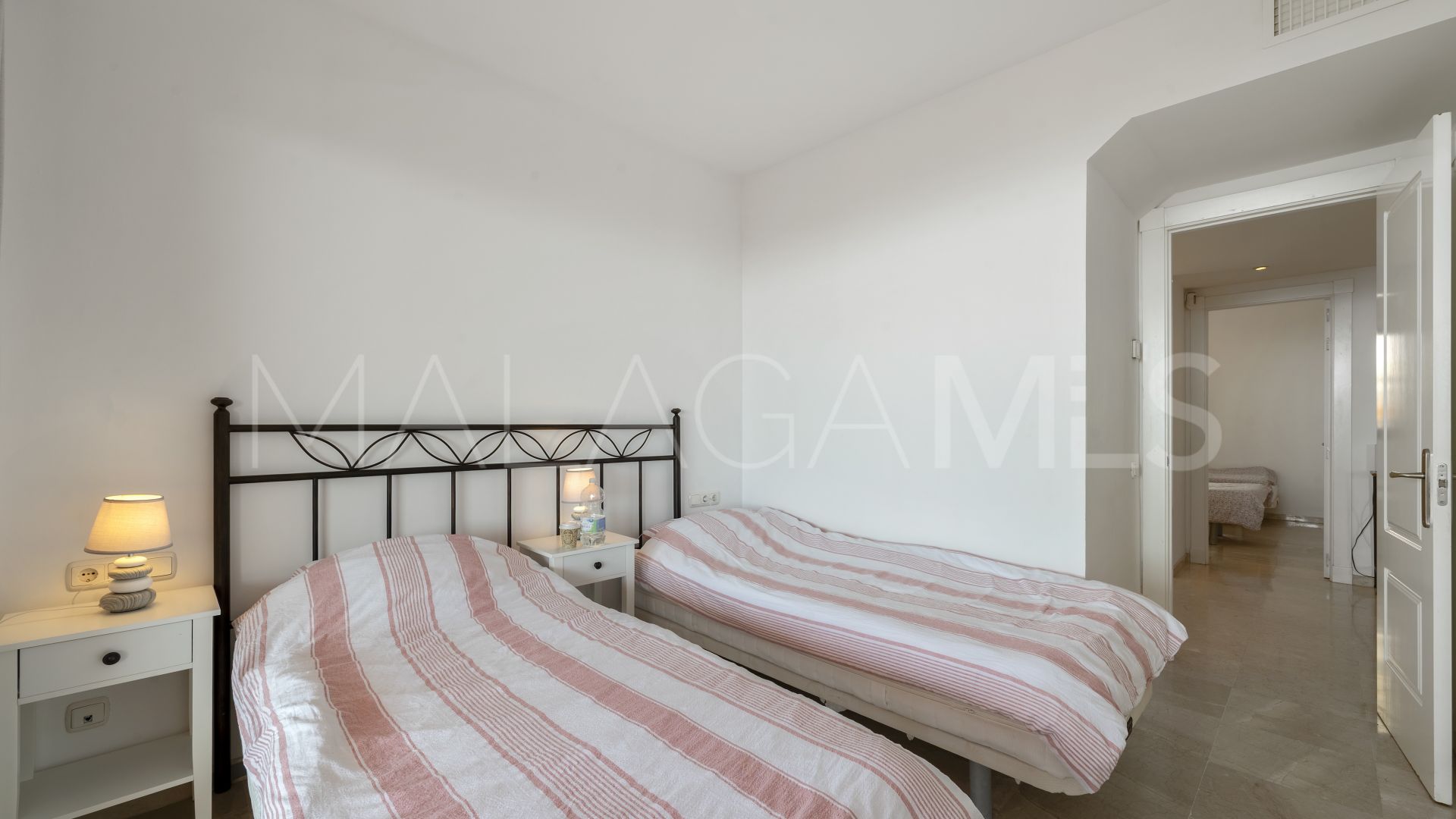 Buy duplex penthouse with 3 bedrooms in Calahonda