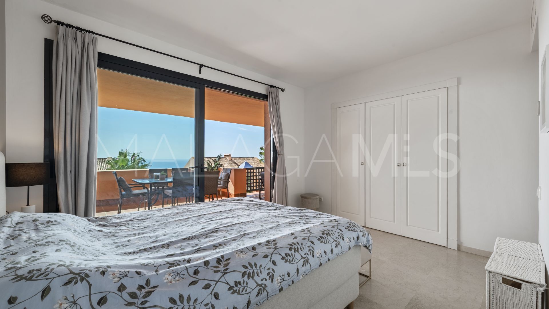 Buy duplex penthouse with 3 bedrooms in Calahonda