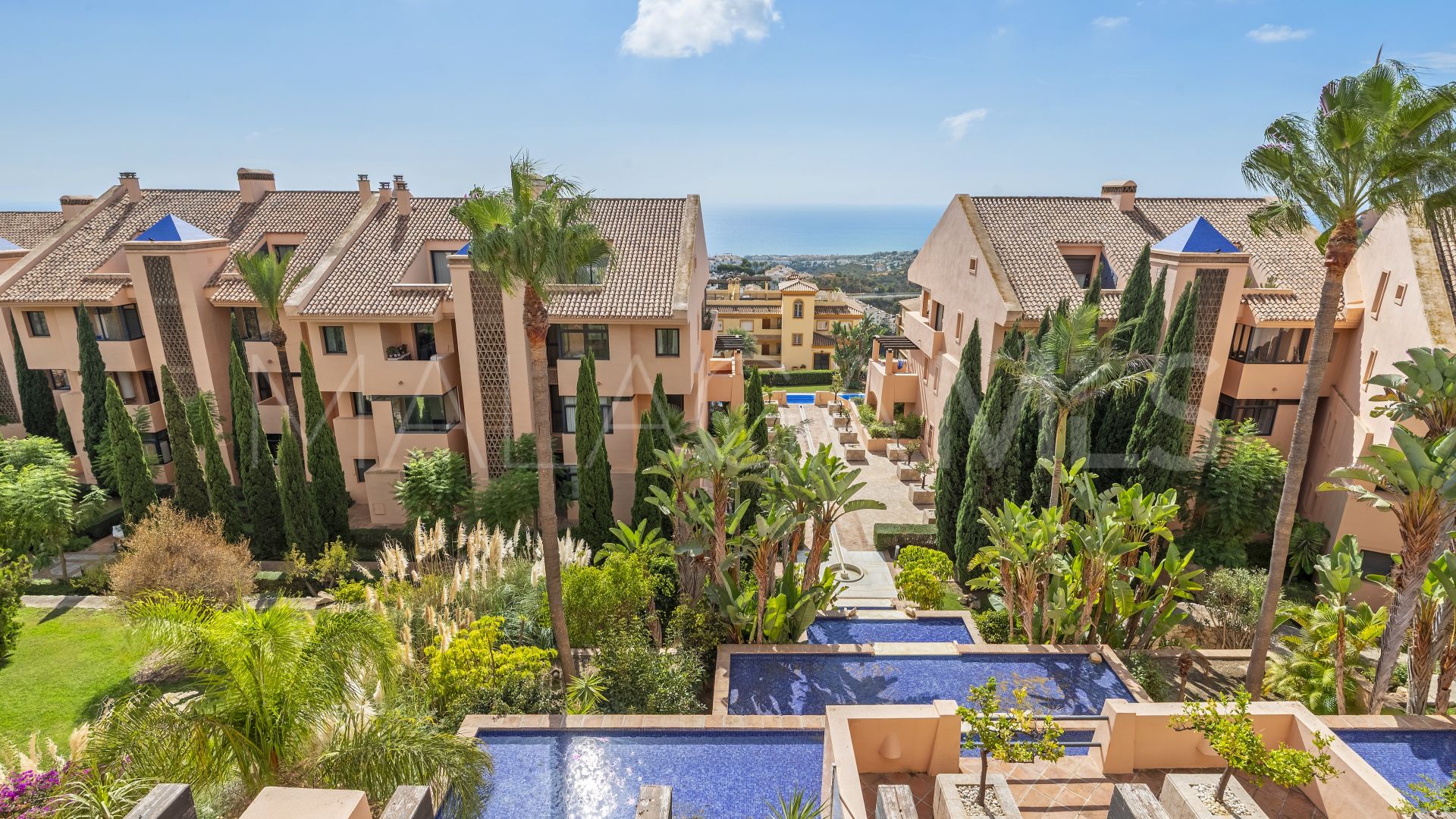 Buy duplex penthouse with 3 bedrooms in Calahonda