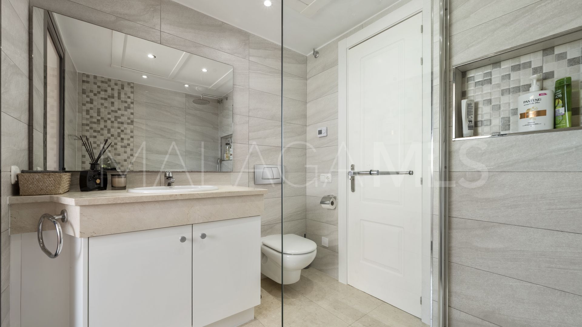 Buy duplex penthouse with 3 bedrooms in Calahonda