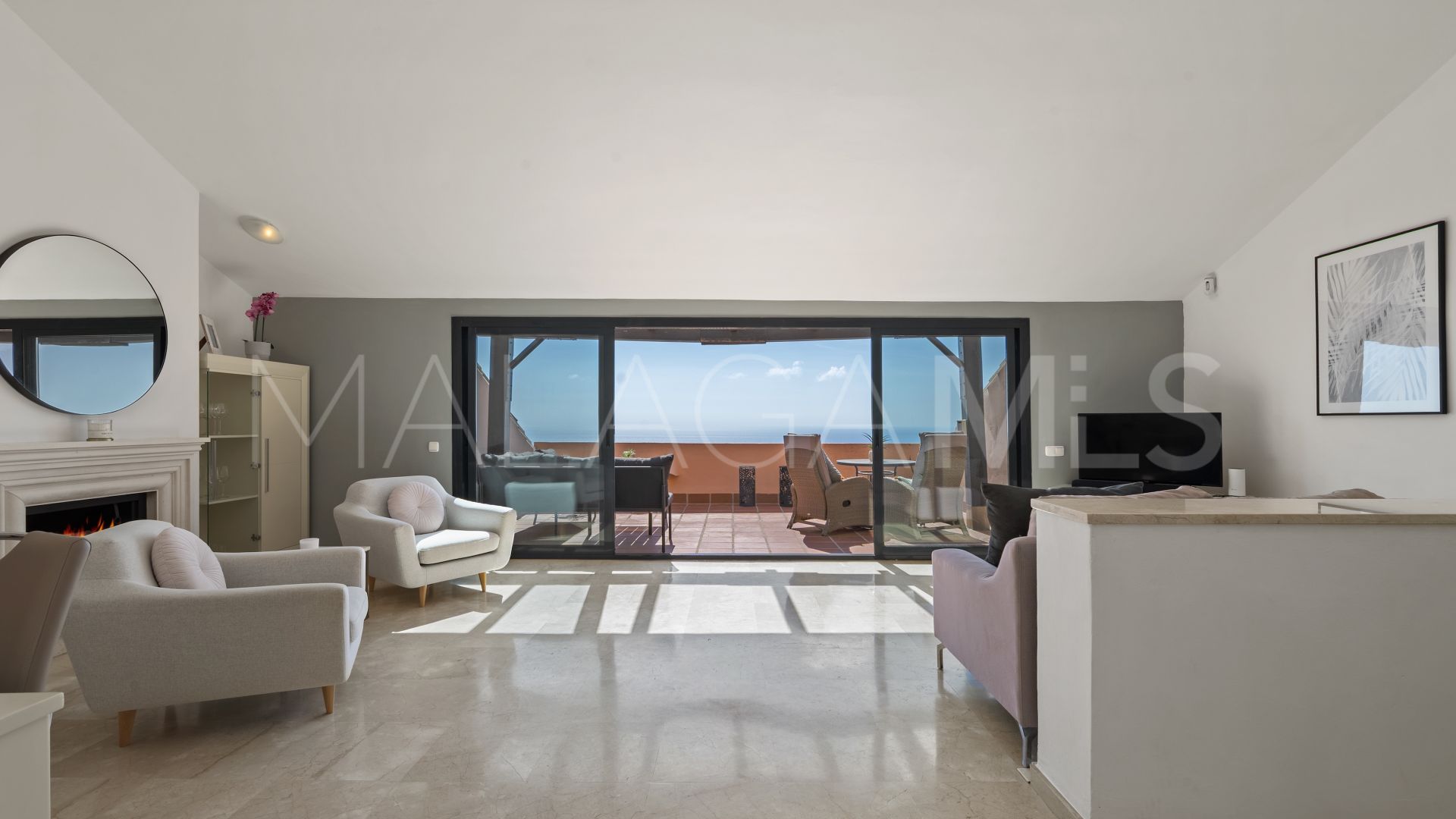 Buy duplex penthouse with 3 bedrooms in Calahonda