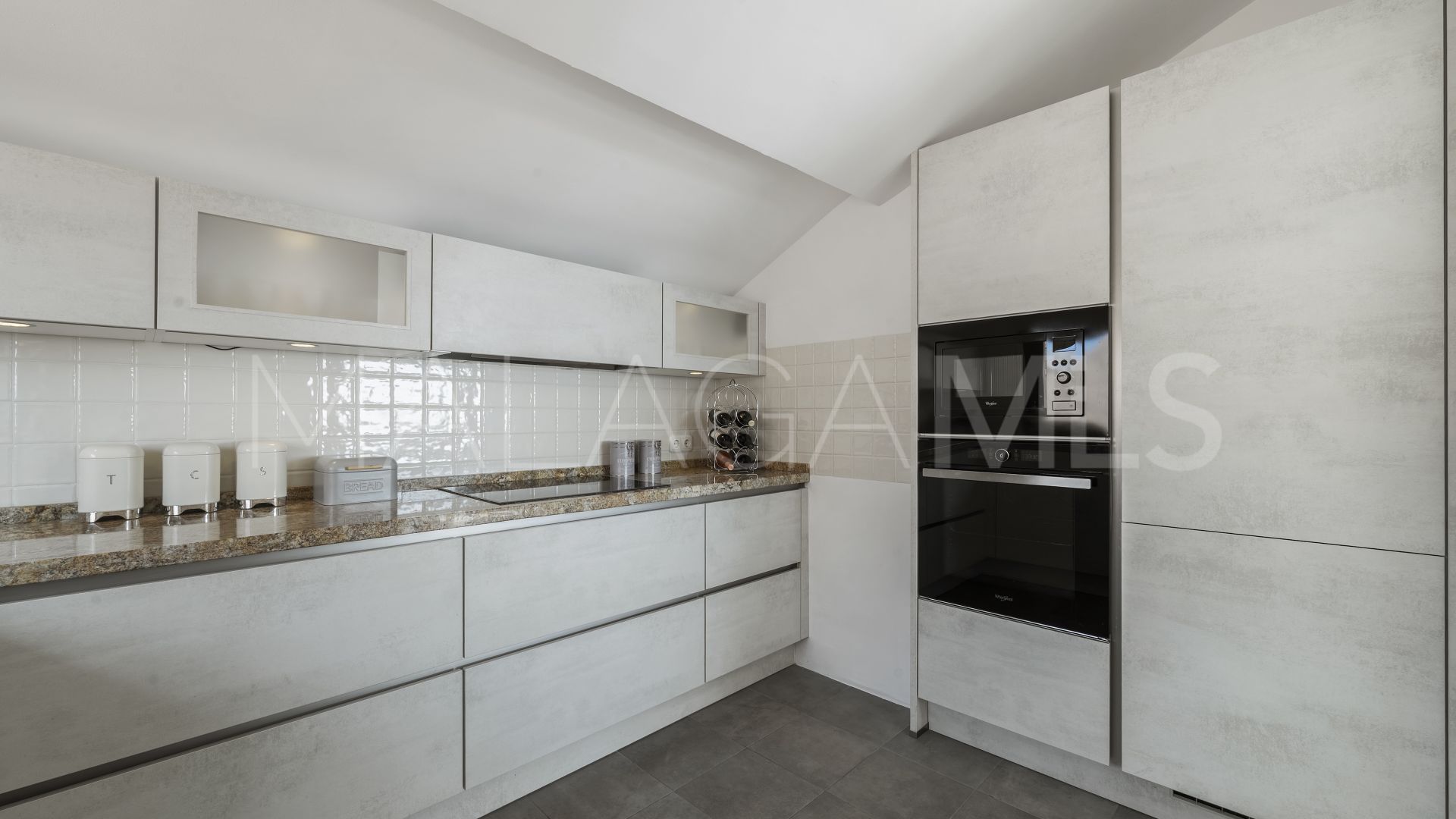 Buy duplex penthouse with 3 bedrooms in Calahonda