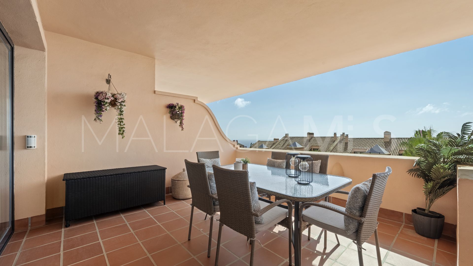 Buy duplex penthouse with 3 bedrooms in Calahonda