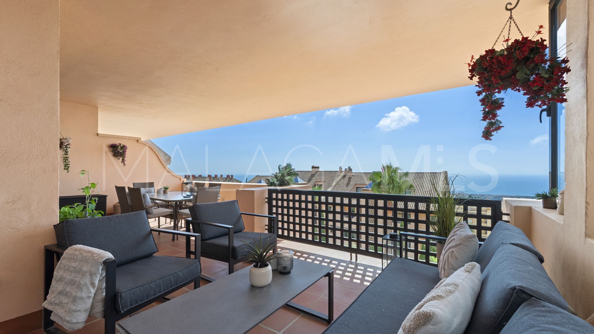 Buy duplex penthouse with 3 bedrooms in Calahonda