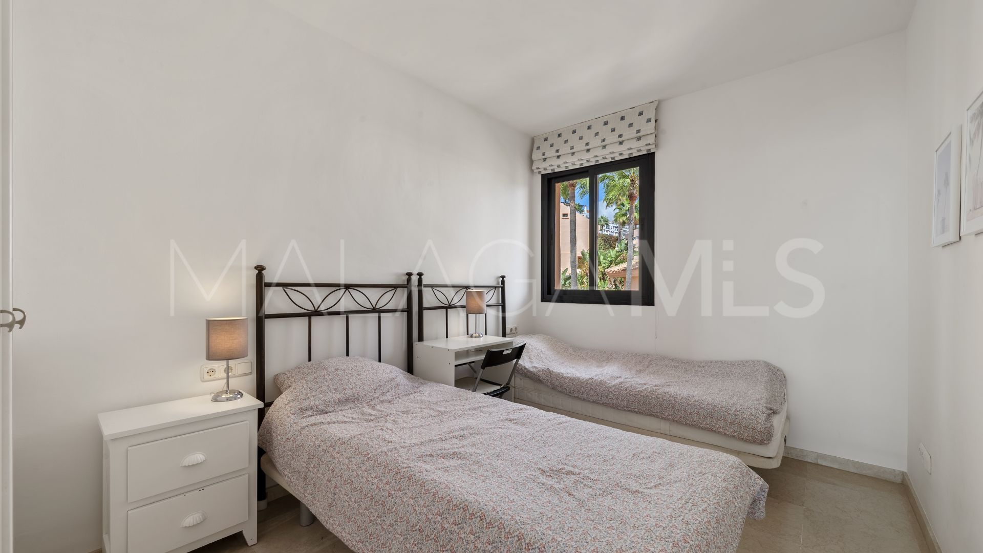 Buy duplex penthouse with 3 bedrooms in Calahonda