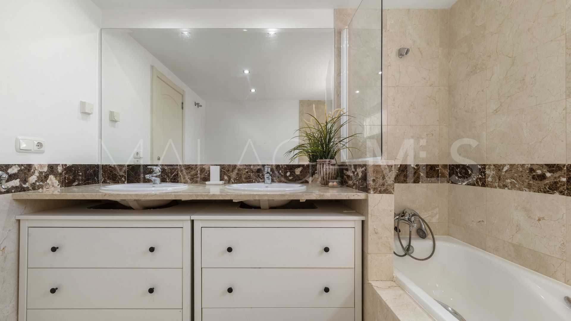 Calahonda 2 bedrooms ground floor apartment for sale