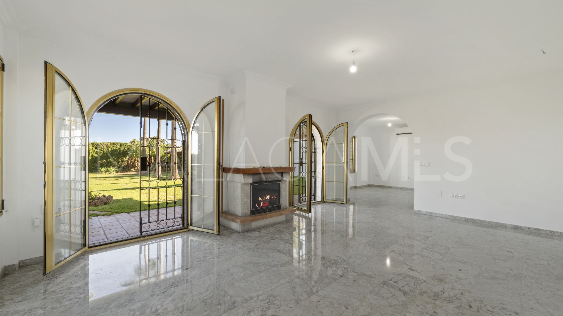 Villa for sale in Cerros del Aguila