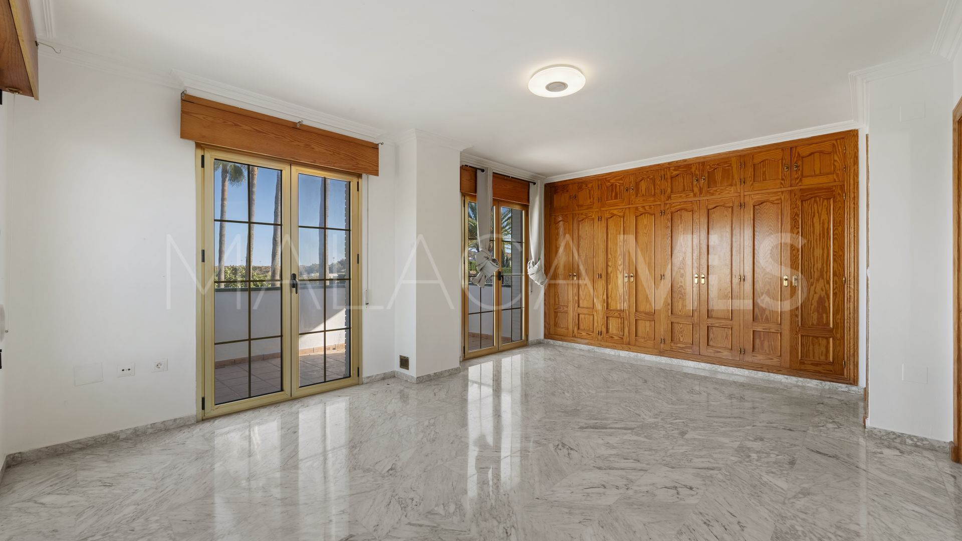 Villa for sale in Cerros del Aguila