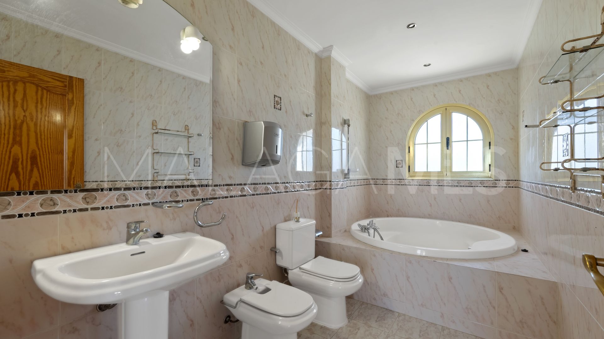 Villa for sale in Cerros del Aguila