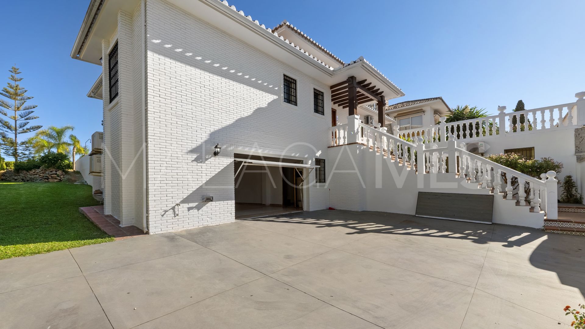 Villa for sale in Cerros del Aguila