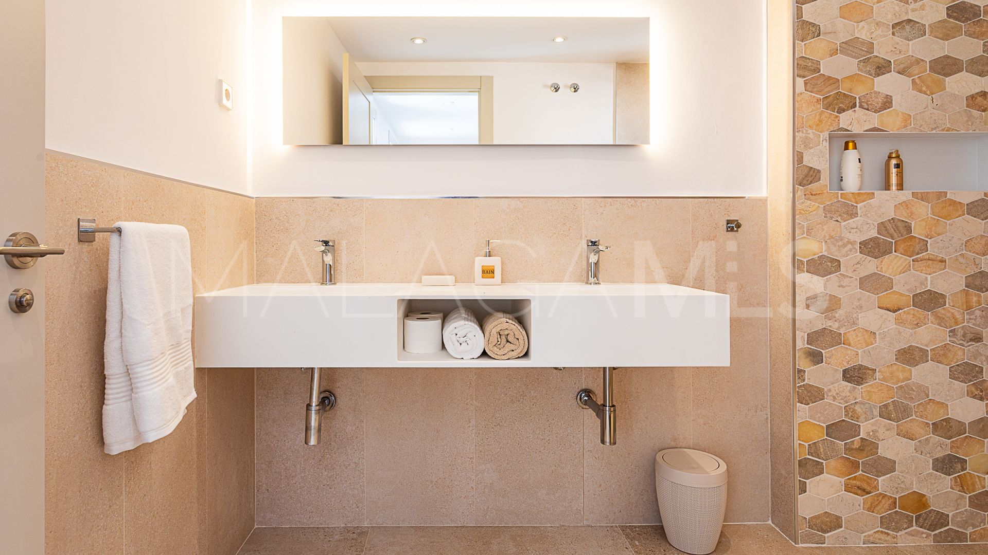 Buy atico duplex with 3 bedrooms in Elviria