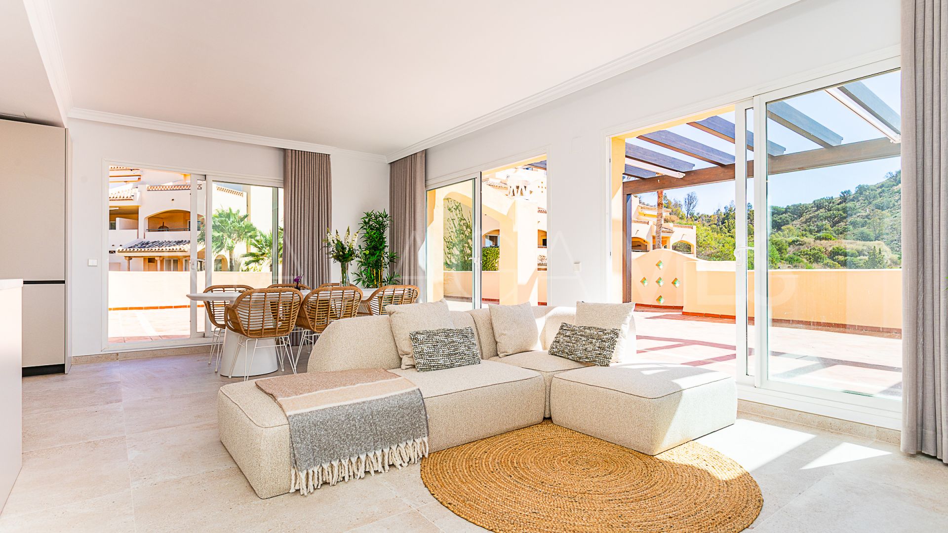 Buy atico duplex with 3 bedrooms in Elviria