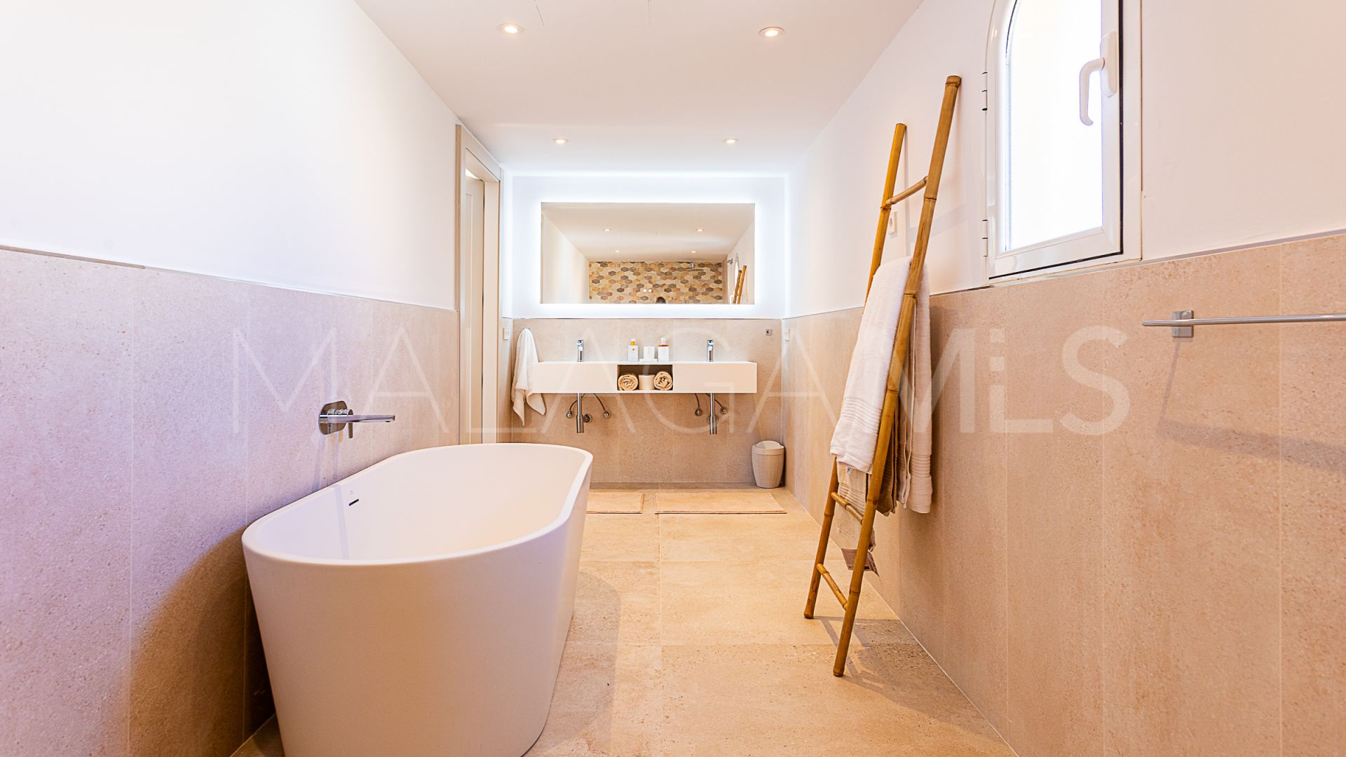 Buy atico duplex with 3 bedrooms in Elviria