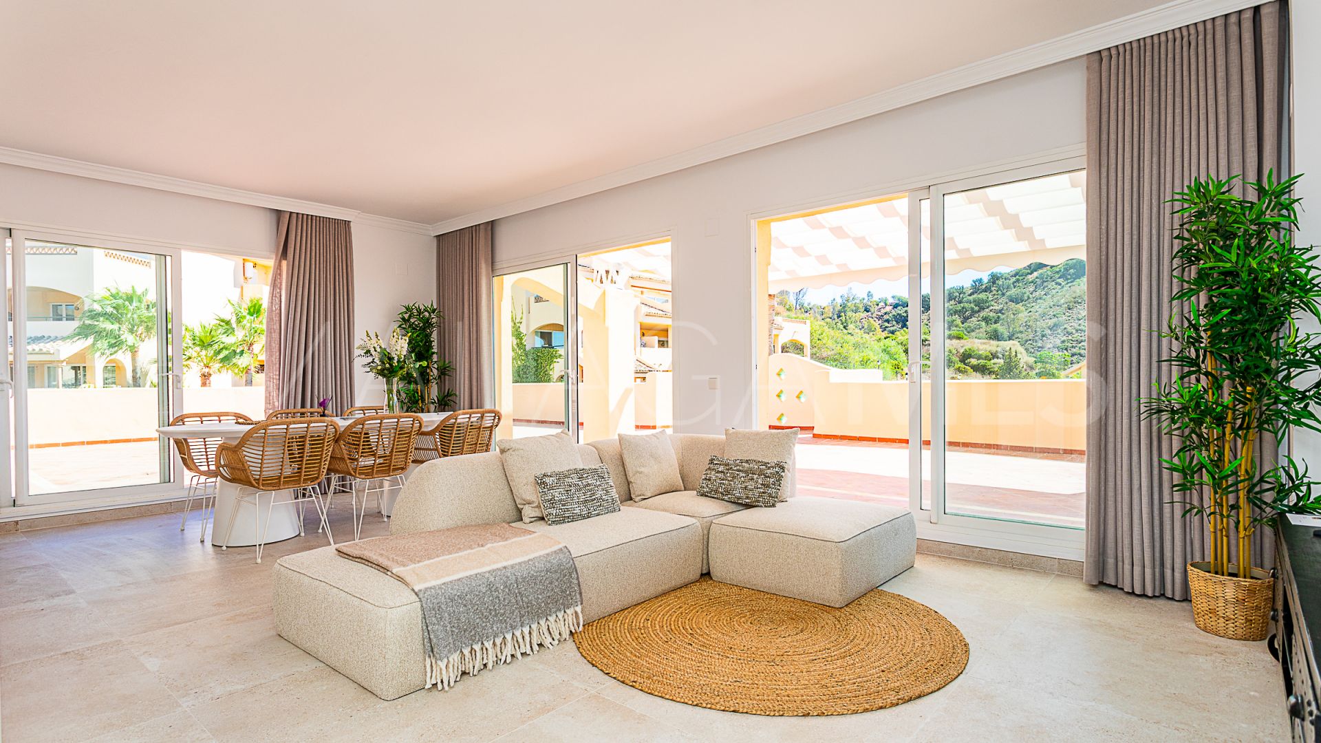 Buy atico duplex with 3 bedrooms in Elviria