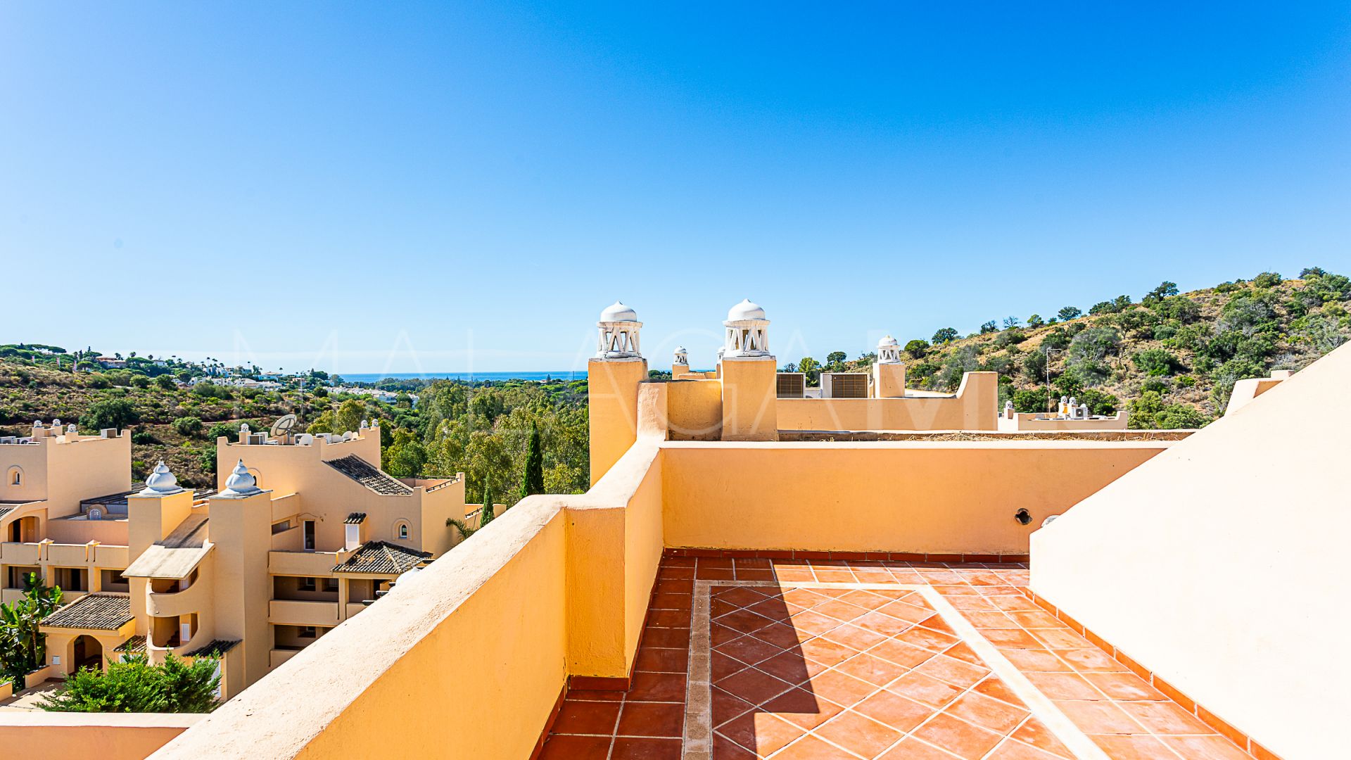 Buy atico duplex with 3 bedrooms in Elviria