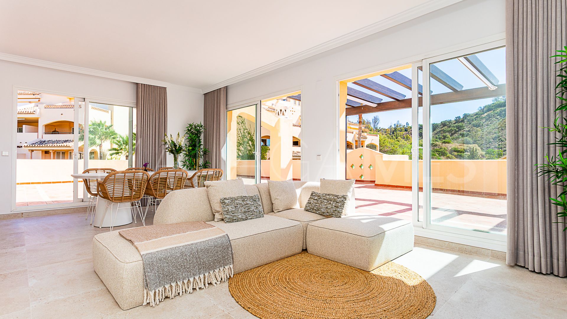Buy atico duplex with 3 bedrooms in Elviria