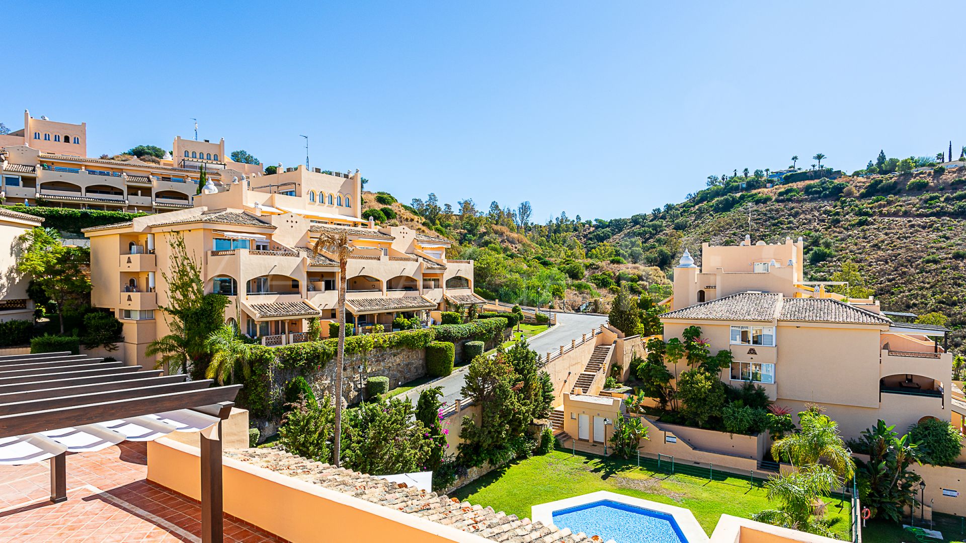 Buy atico duplex with 3 bedrooms in Elviria