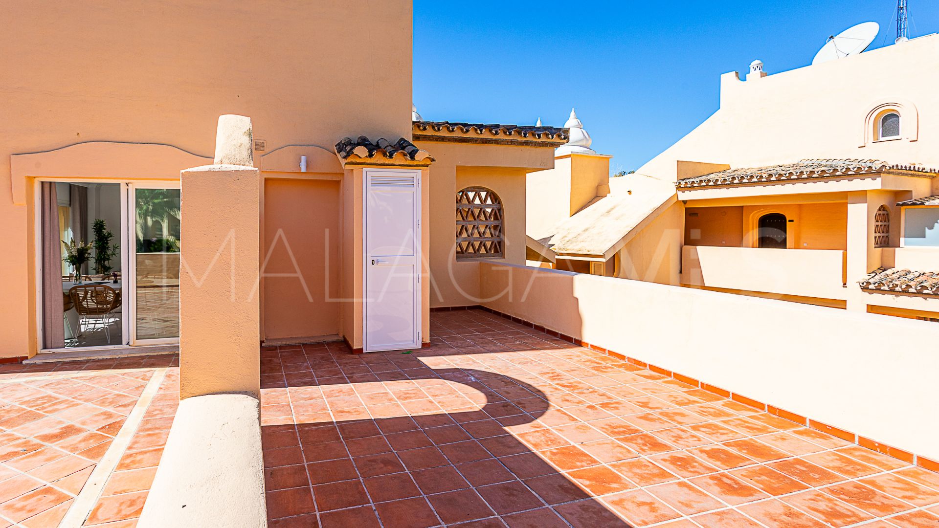 Buy atico duplex with 3 bedrooms in Elviria