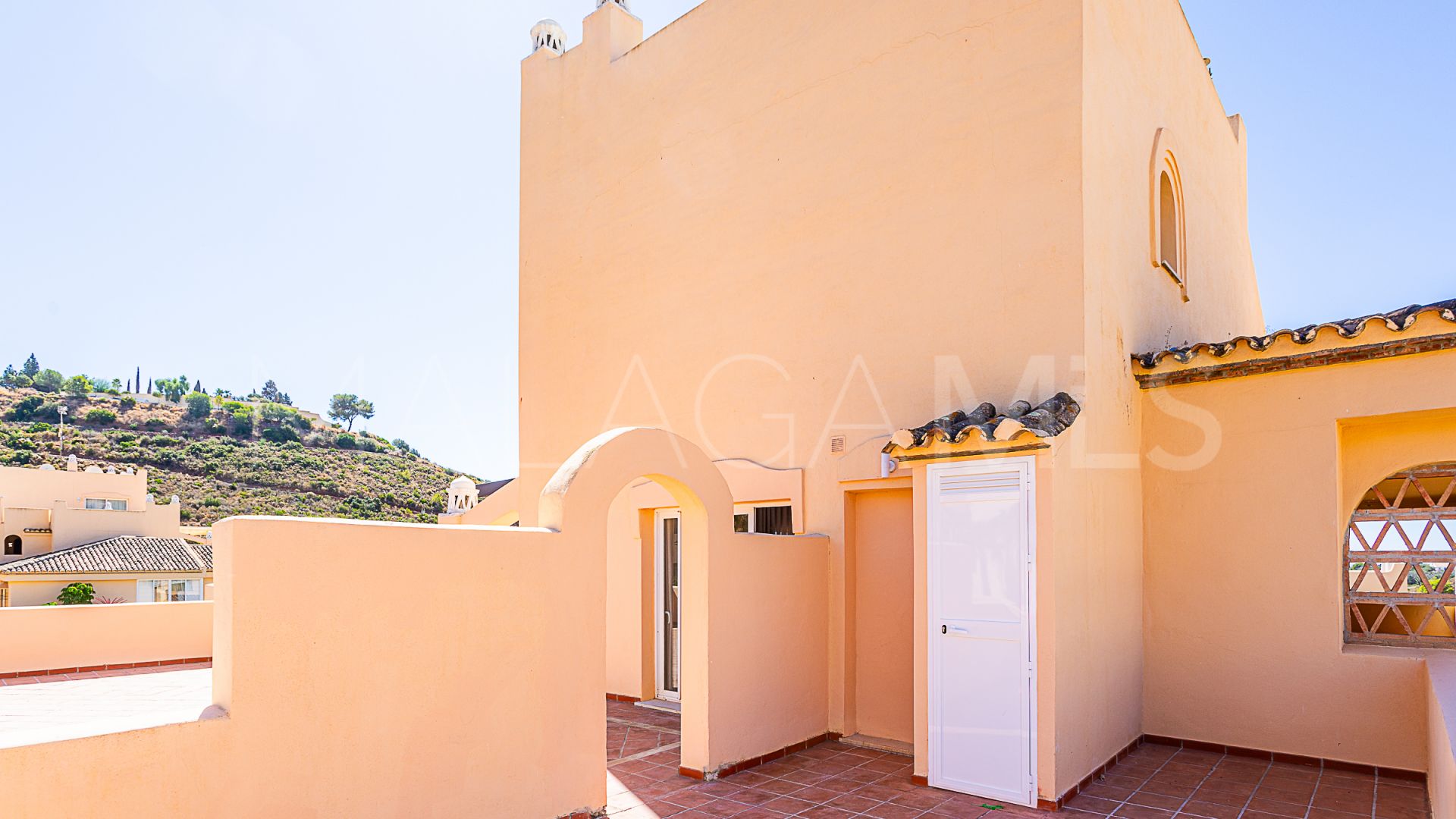 Buy atico duplex with 3 bedrooms in Elviria