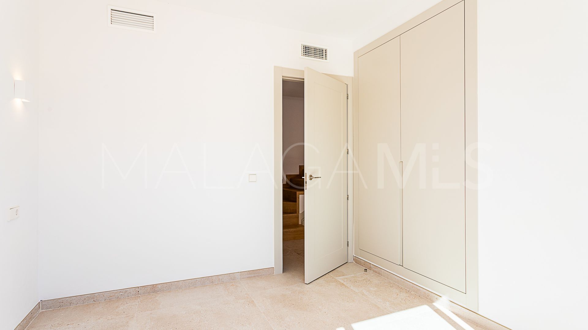 Buy atico duplex with 3 bedrooms in Elviria