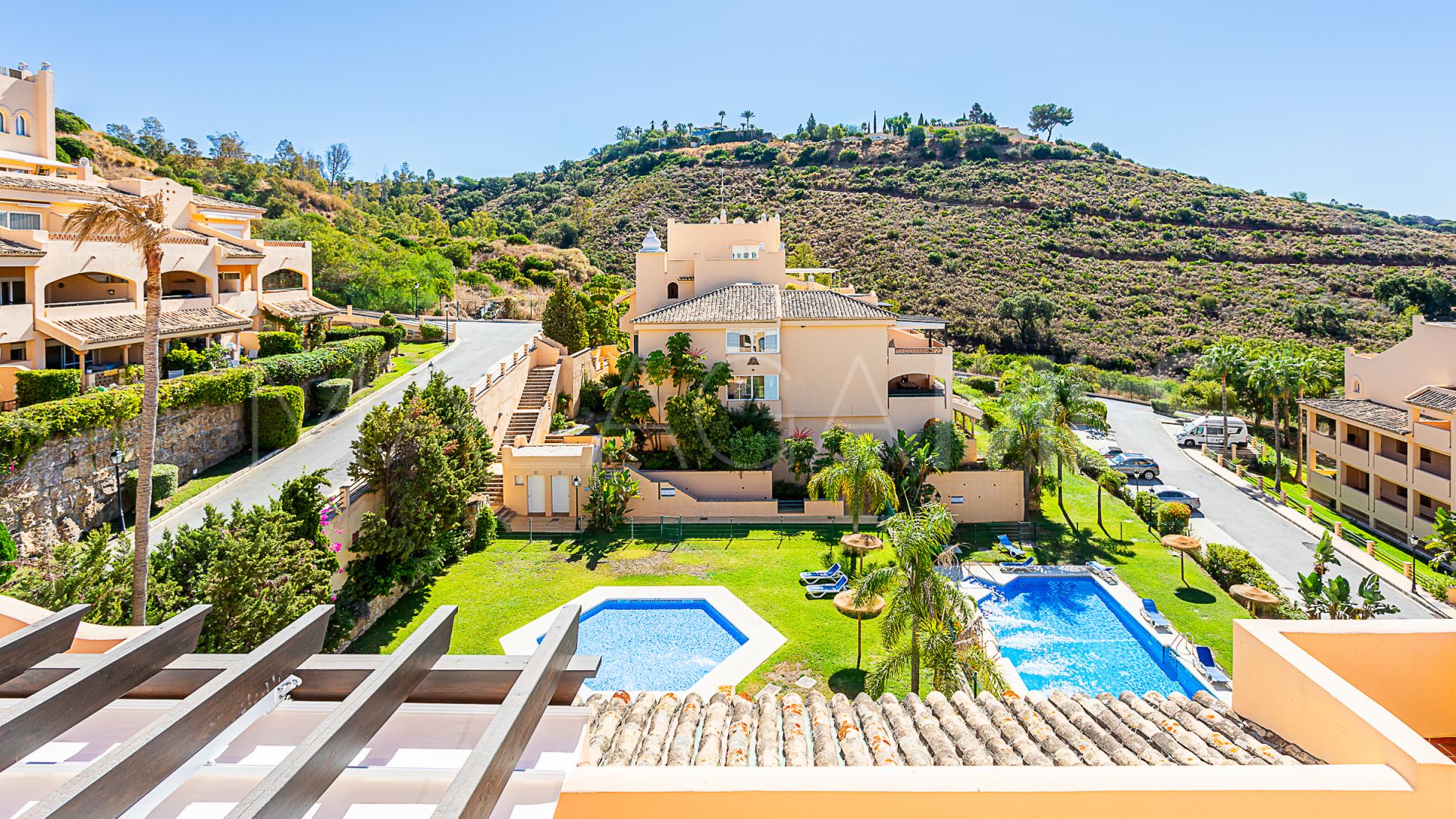 Buy atico duplex with 3 bedrooms in Elviria