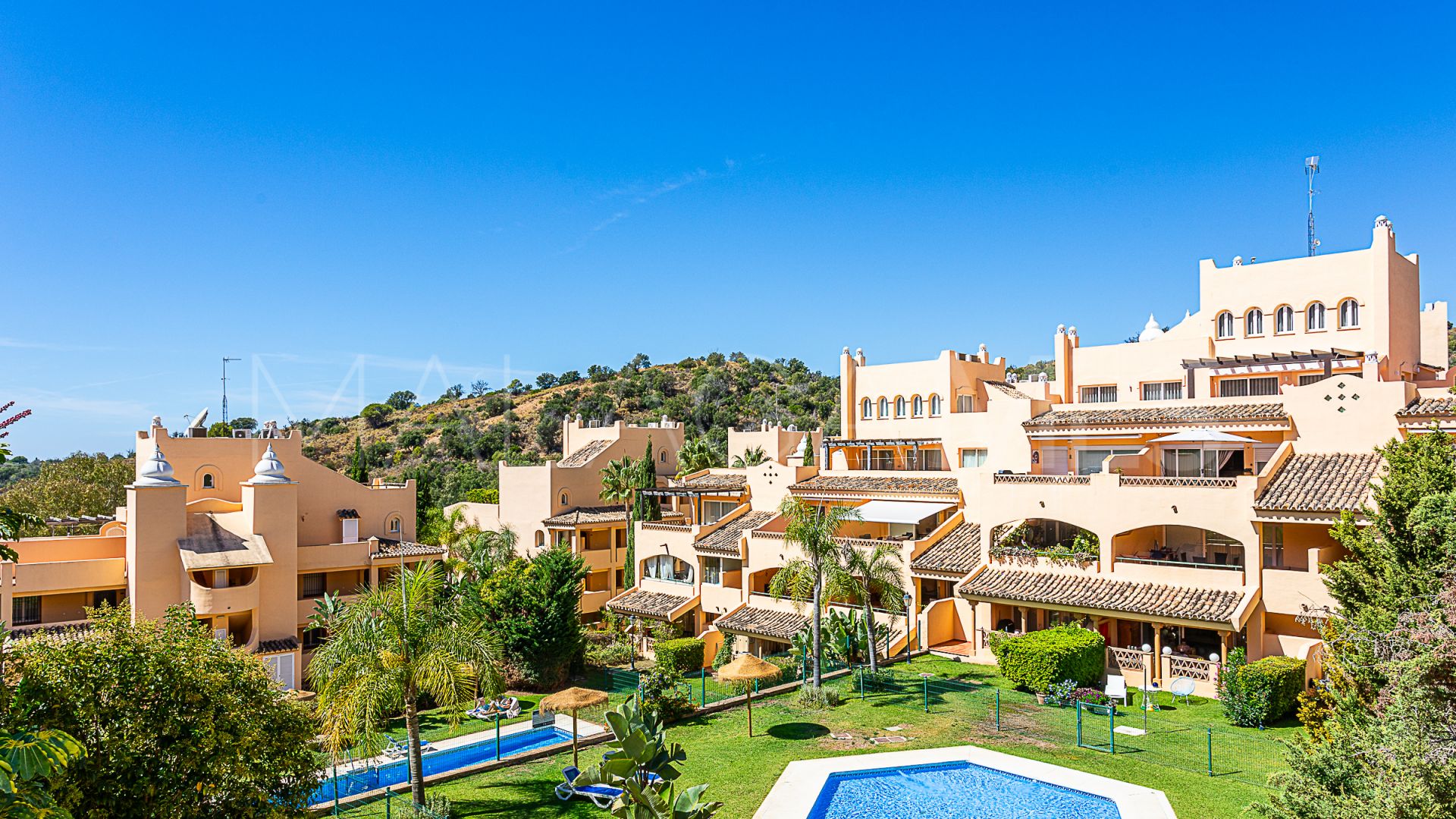 Buy atico duplex with 3 bedrooms in Elviria