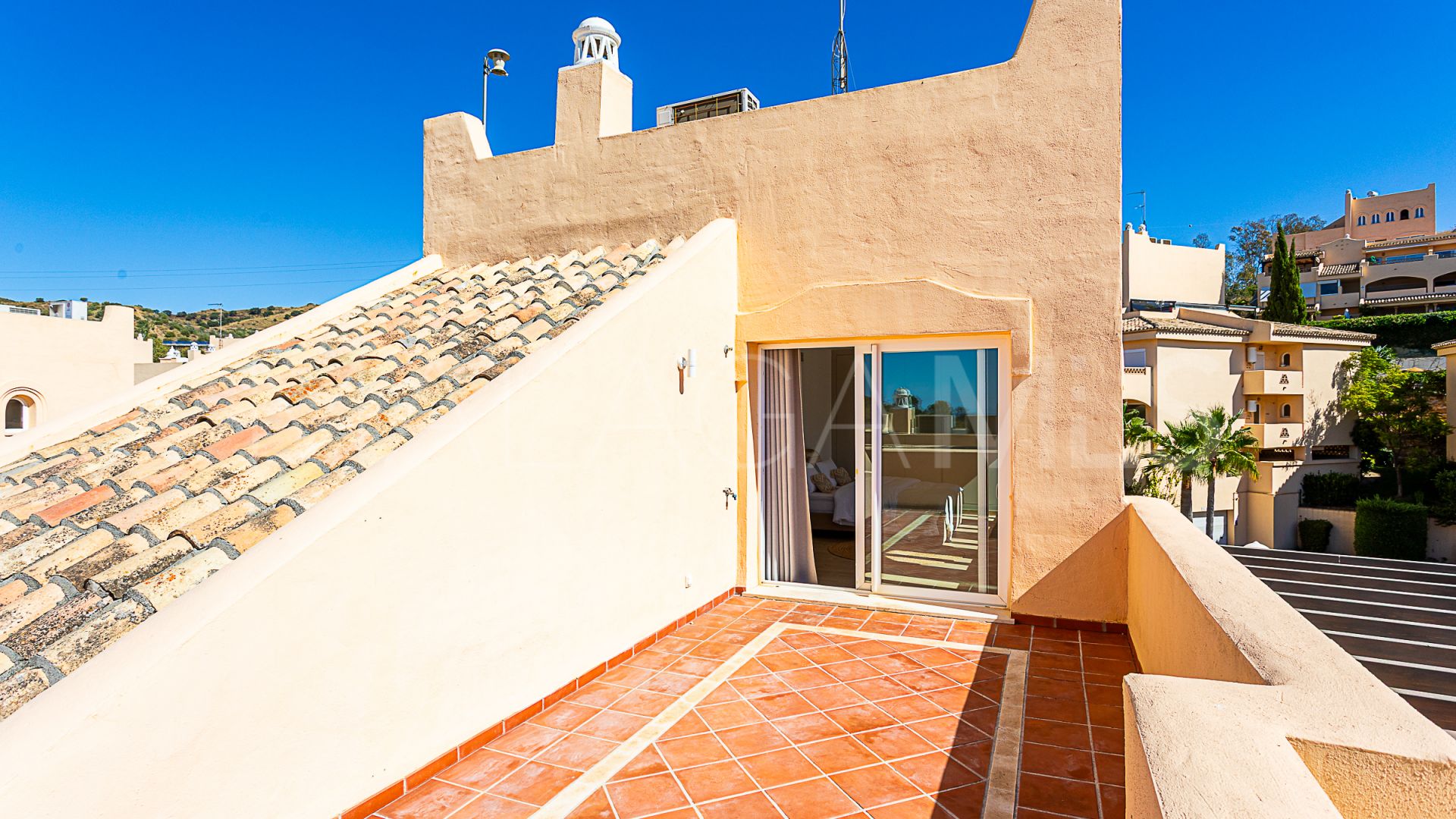 Buy atico duplex with 3 bedrooms in Elviria