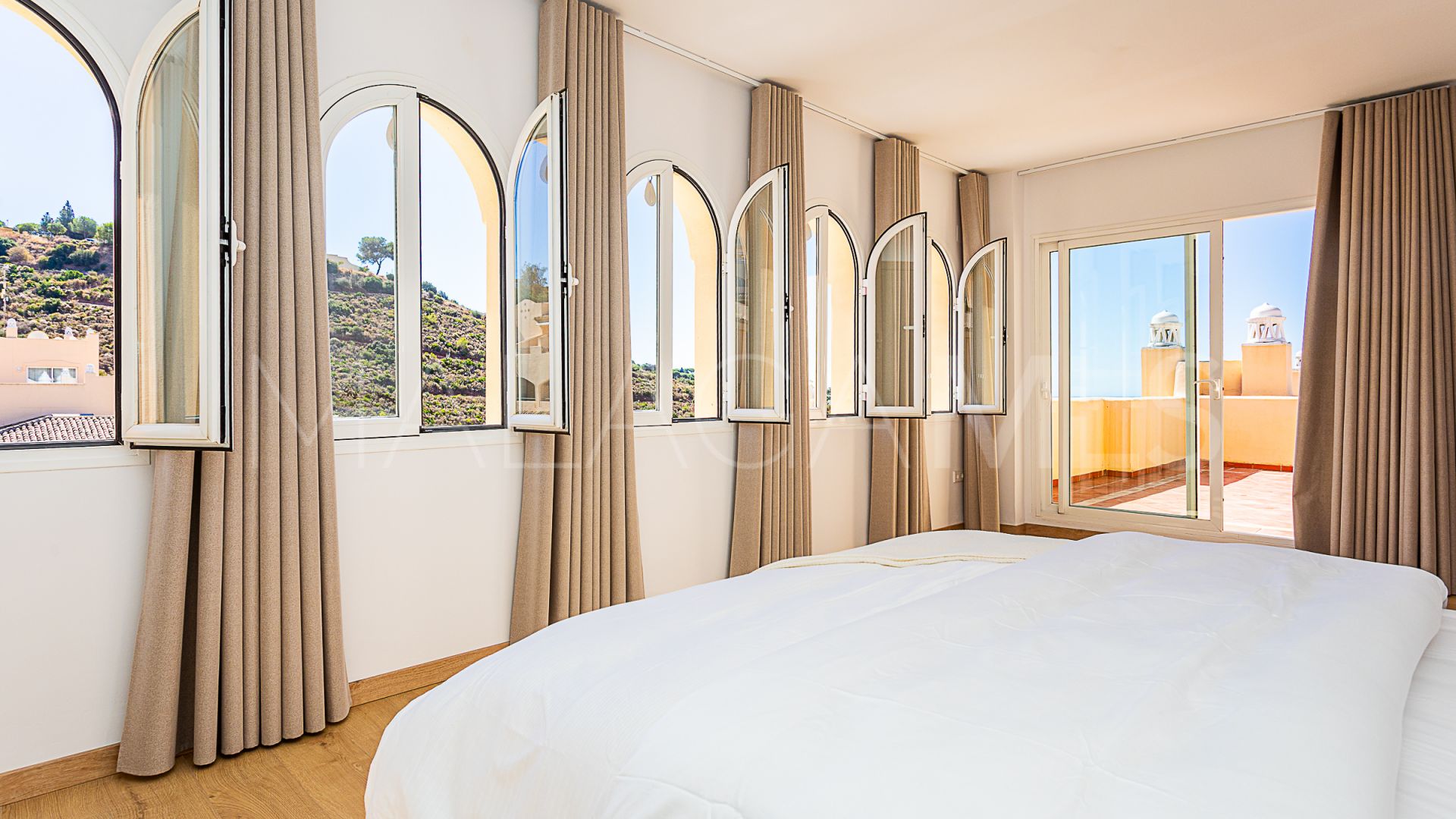 Buy atico duplex with 3 bedrooms in Elviria