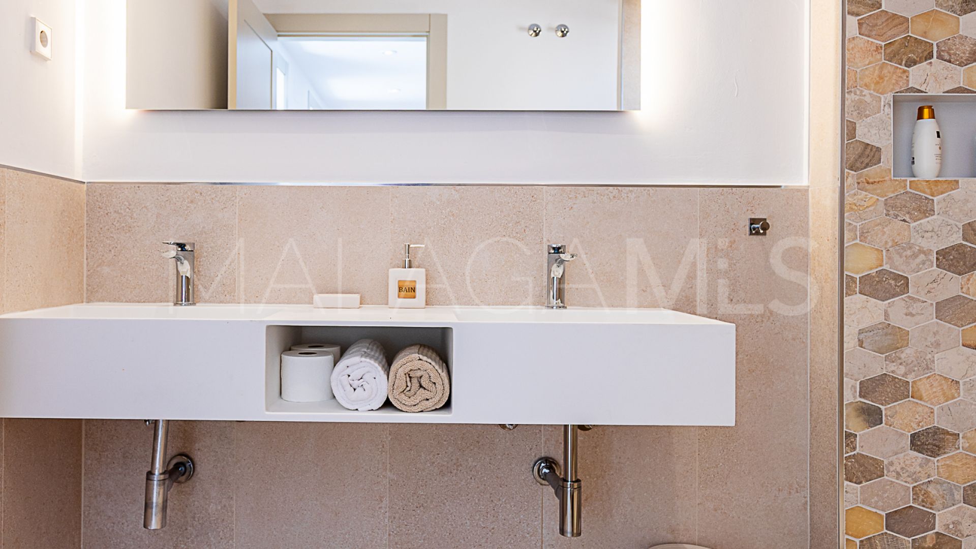 Buy atico duplex with 3 bedrooms in Elviria