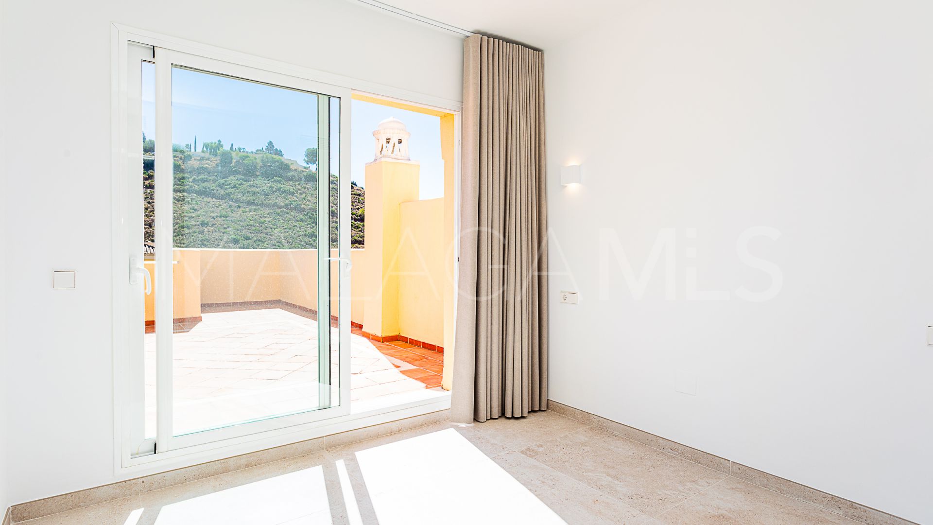 Buy atico duplex with 3 bedrooms in Elviria